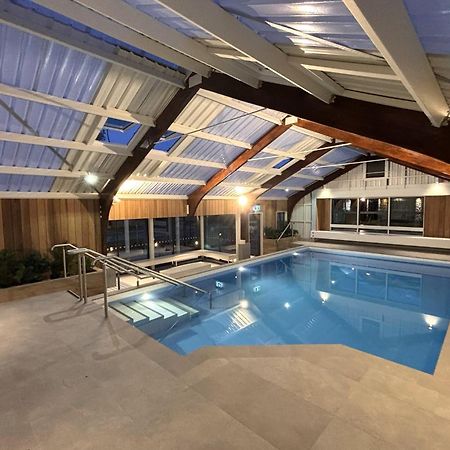 Tasman Holiday Parks - Крайстчёрч Экстерьер фото The swimming pool at the hotel