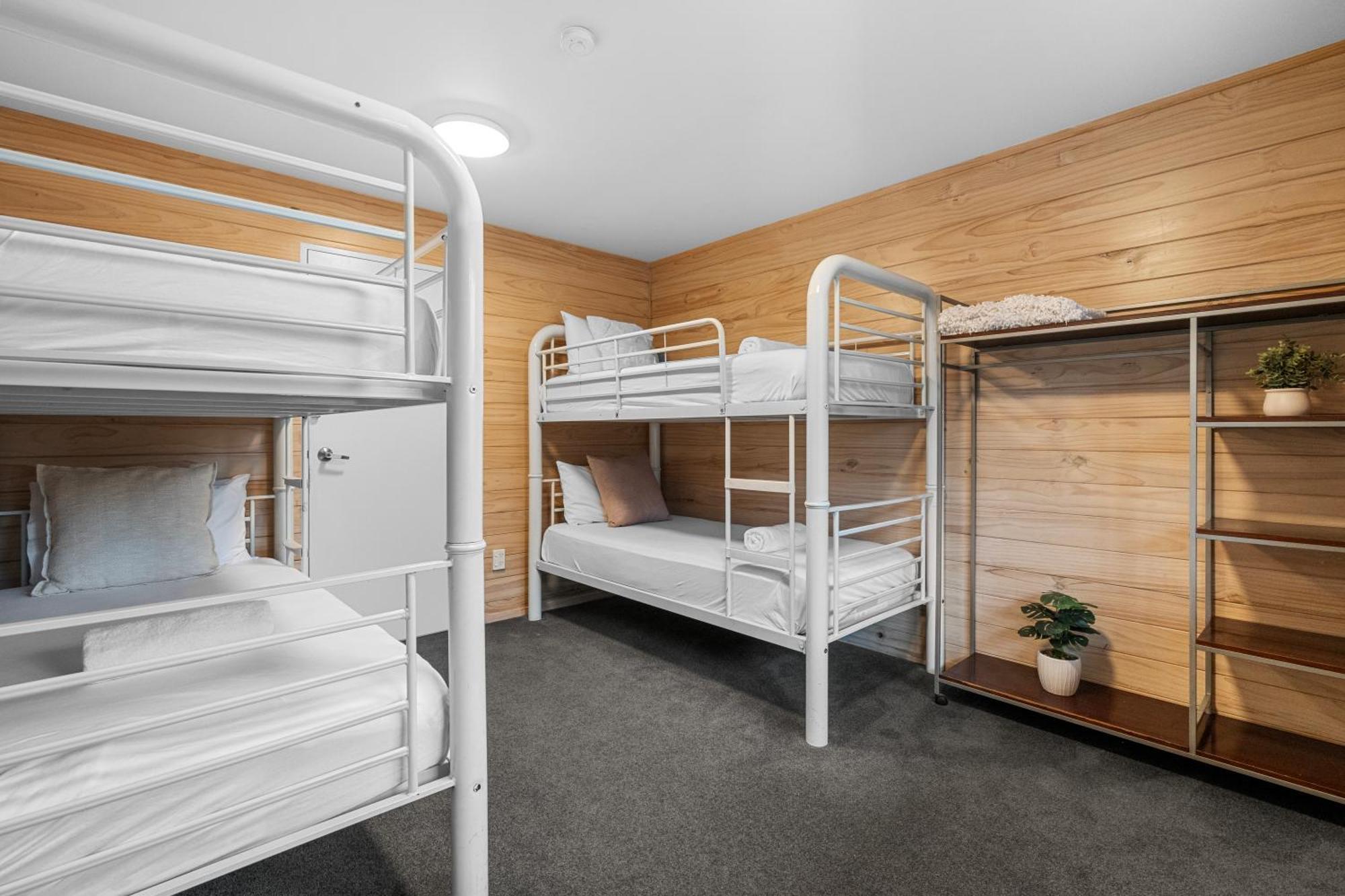 Tasman Holiday Parks - Крайстчёрч Экстерьер фото A typical dorm room at a hostel