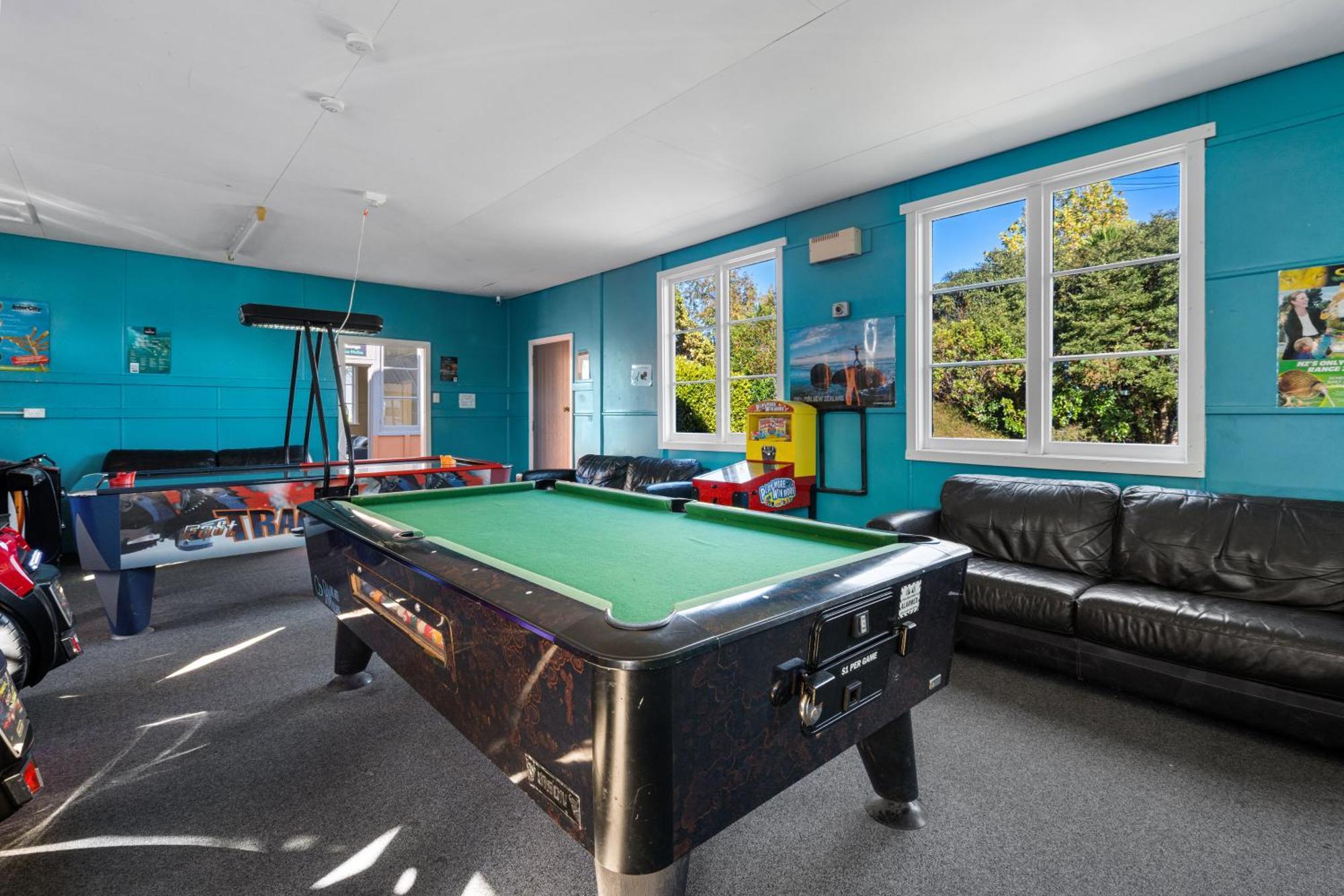 Tasman Holiday Parks - Крайстчёрч Экстерьер фото Games room