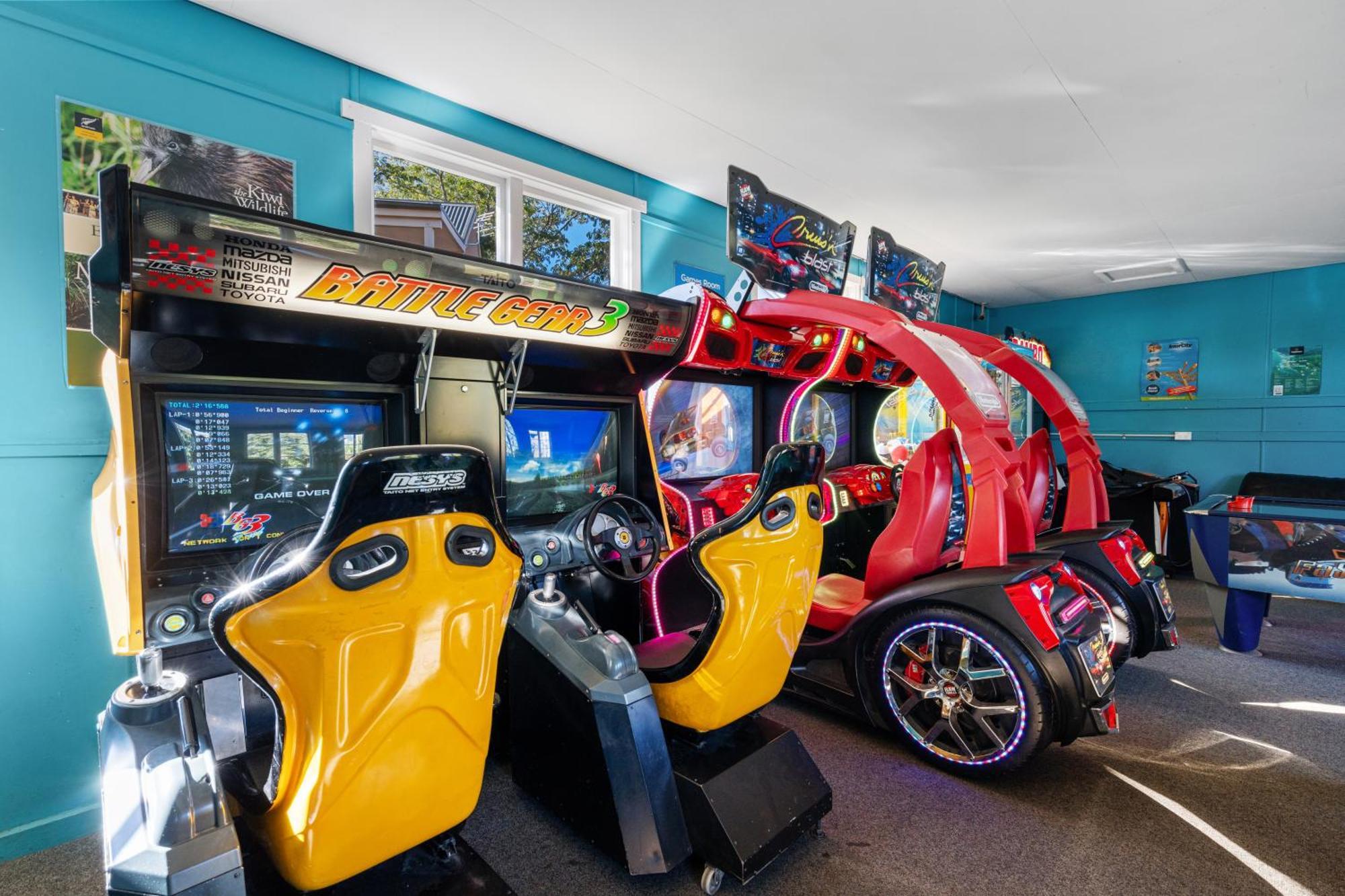 Tasman Holiday Parks - Крайстчёрч Экстерьер фото The arcade at the 2014 World of Speed