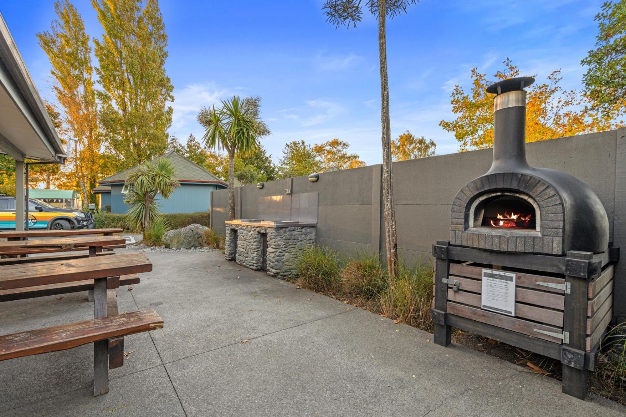 Tasman Holiday Parks - Крайстчёрч Экстерьер фото The outdoor pizza oven at the Village