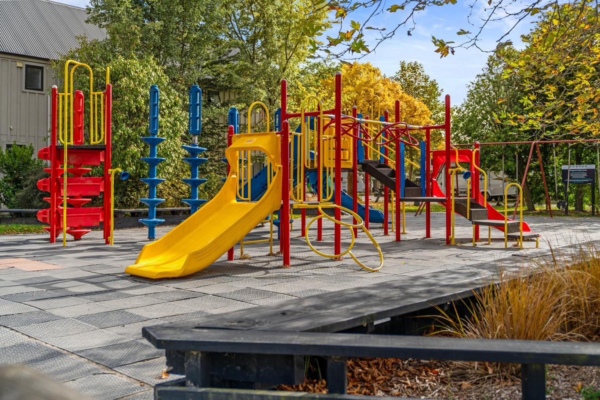 Tasman Holiday Parks - Крайстчёрч Экстерьер фото Playground at the school