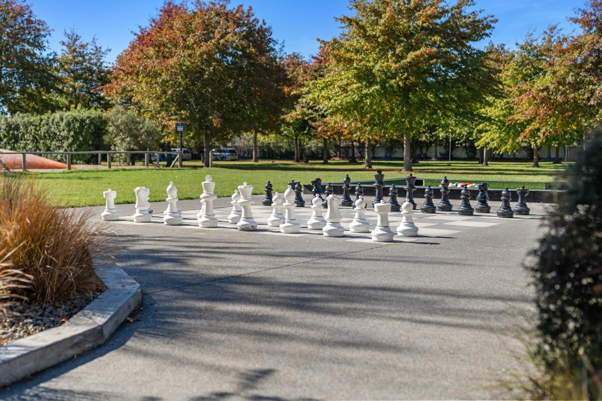 Tasman Holiday Parks - Крайстчёрч Экстерьер фото The giant chess set at the park