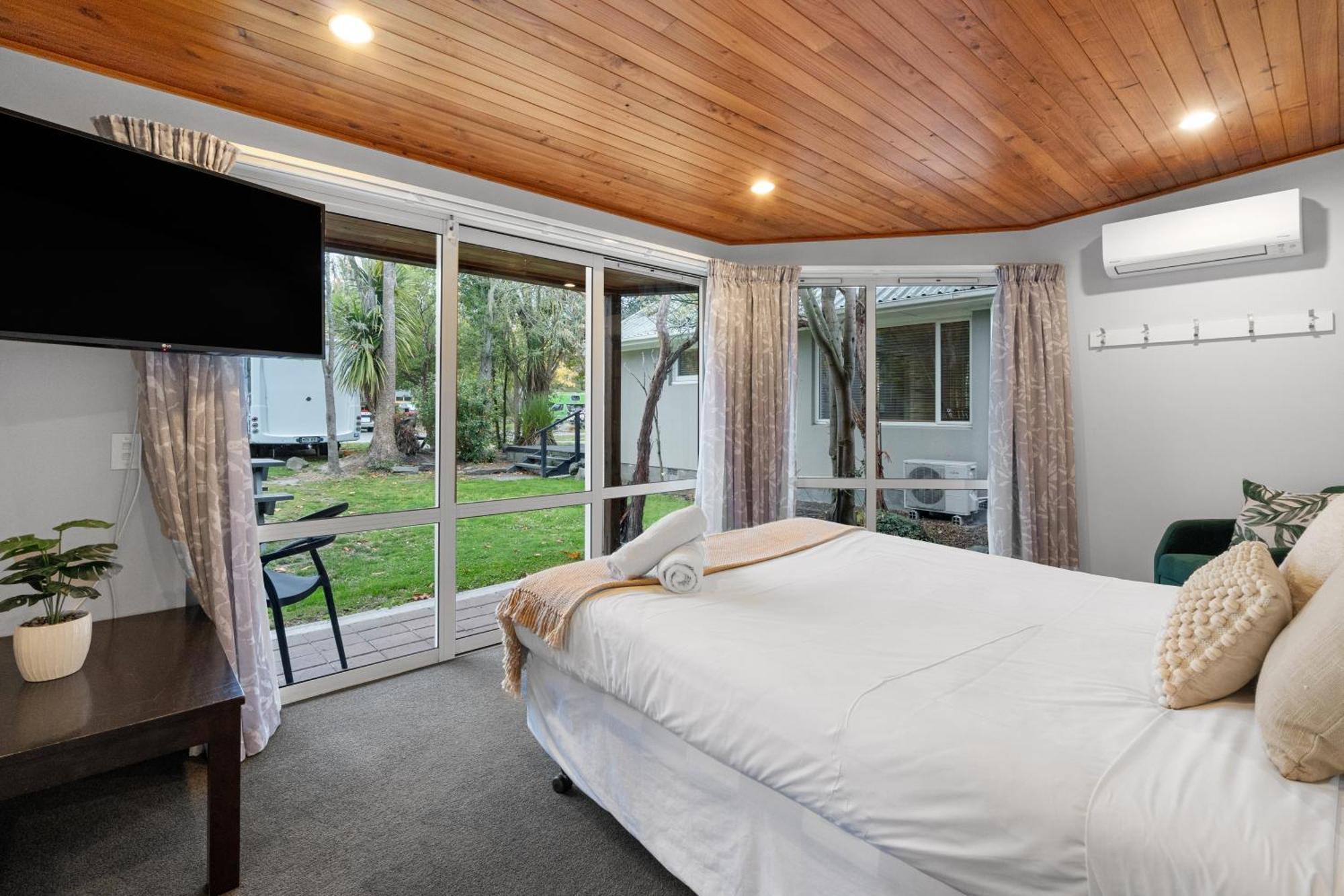 Tasman Holiday Parks - Крайстчёрч Экстерьер фото A room at the hotel