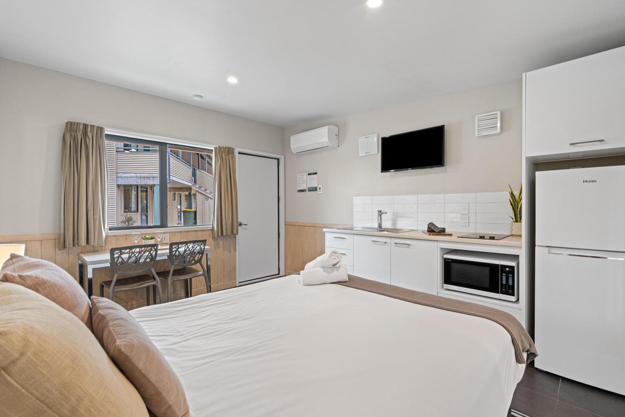 Tasman Holiday Parks - Крайстчёрч Экстерьер фото A studio apartment in Australia