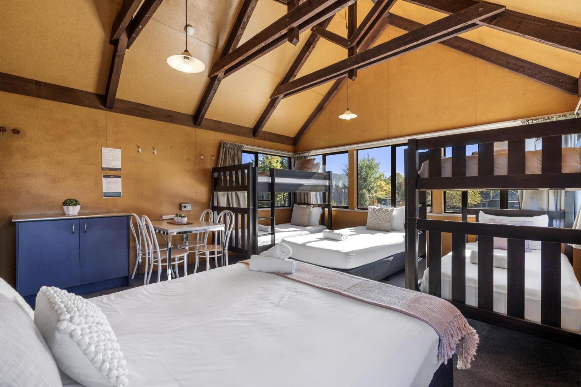 Tasman Holiday Parks - Крайстчёрч Экстерьер фото A typical interior of a villa