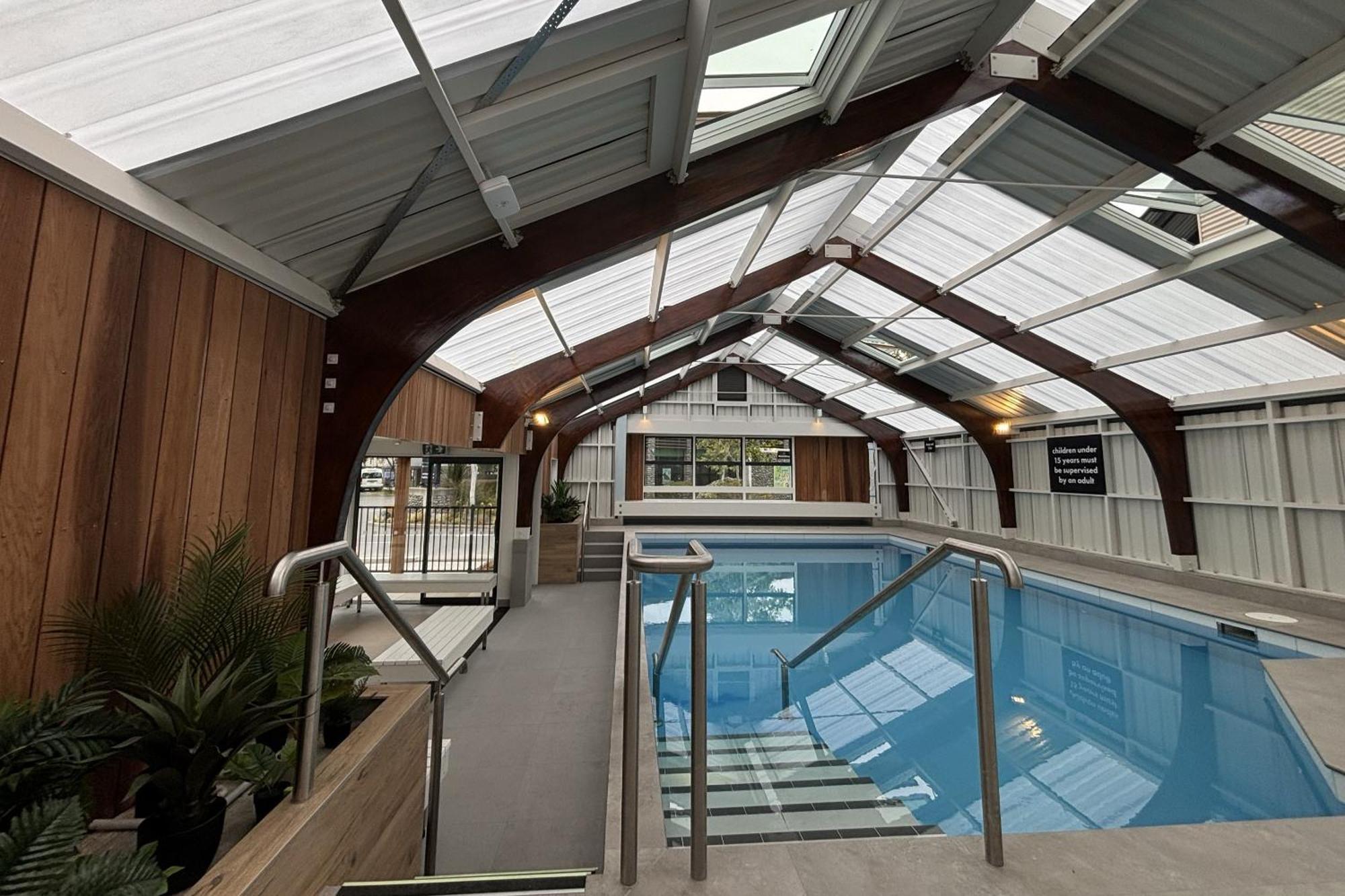 Tasman Holiday Parks - Крайстчёрч Экстерьер фото The swimming pool at the National Sports Centre
